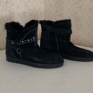 Abeo black with crystal accent booties size 7